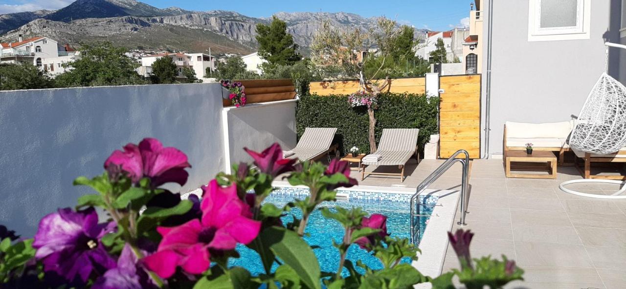 With Private Swimming Pool Appartement